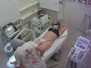 Spying on hot woman during long hair removal process Picture 1