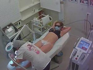 Spying on hot woman during long hair removal process Picture 2