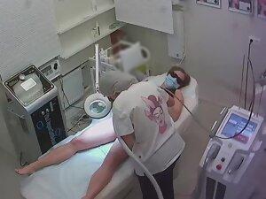 Spying on hot woman during long hair removal process Picture 5