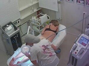 Spying on hot woman during long hair removal process Picture 7