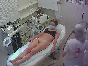 Spying on hot woman during long hair removal process Picture 8