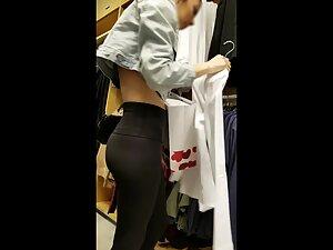 Tall hottie noticed in shopping mall Picture 7