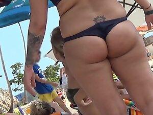 Sun shines out of her bikini and chunky butt Picture 1