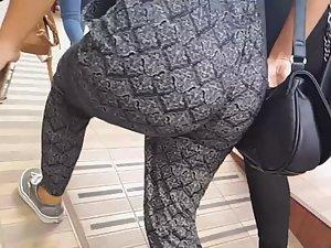 Jiggling ass with an amazing swag Picture 4