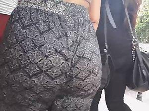 Jiggling ass with an amazing swag Picture 6