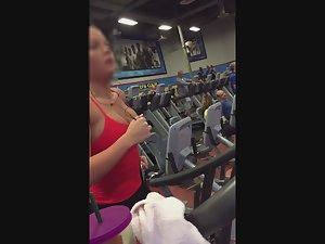 Big bouncy boobs on treadmill Picture 2