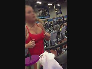 Big bouncy boobs on treadmill Picture 3
