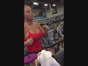 Big bouncy boobs on treadmill Picture 6