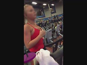 Big bouncy boobs on treadmill Picture 7