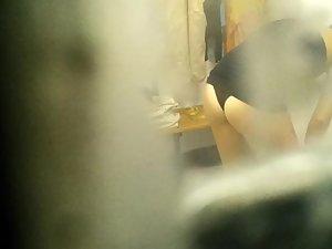 Peeping on hot ass in girls locker room Picture 4