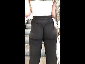 Most amazing butt wiggle caught in shopping mall Picture 7