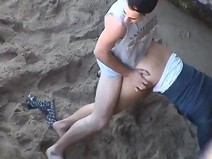 Voyeur caught beach sex and cumshot on sand Picture 3