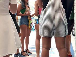 Hot teen latina caught in shopping mall Picture 2