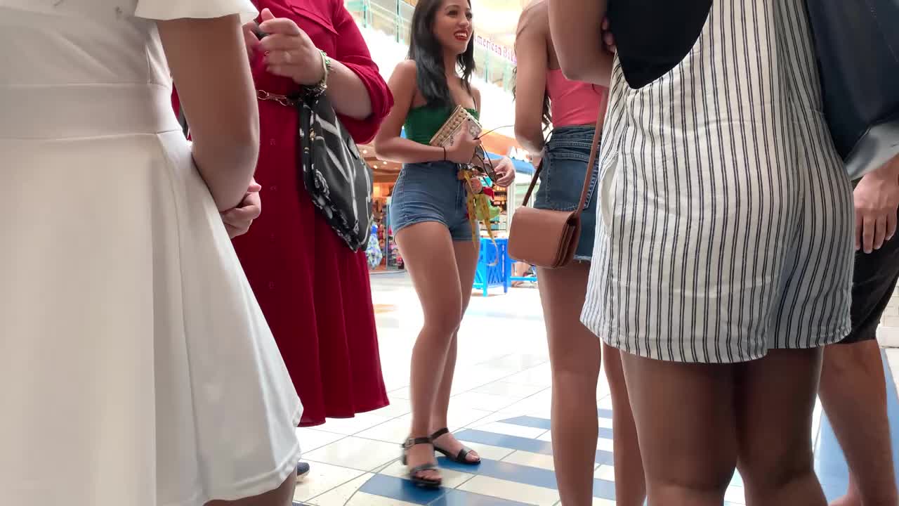 teen in mall voyeur