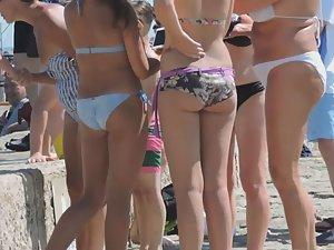 Voyeur examines hot wet girl on the beach Picture 1