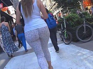 Yummy big ass on a pear shaped woman Picture 2