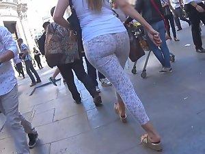 Yummy big ass on a pear shaped woman Picture 6