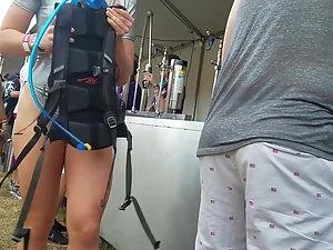 Party girl shows bubble butt in thong leotard Picture 2