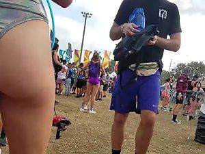 Party girl shows bubble butt in thong leotard Picture 4