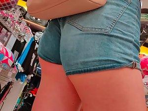 Voyeur inspects an epic spoiled brat kind of girl Picture 6