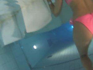 Underwater spying of perfect ass in pink bikini Picture 2