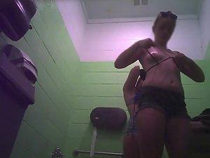 Friends got no problem with nudity in front of each other Picture 2