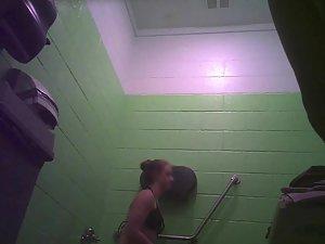 Friends got no problem with nudity in front of each other Picture 6