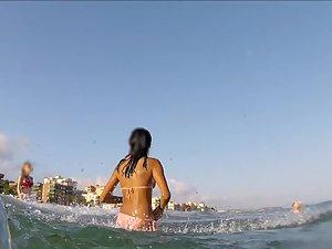 Hot teens playing ball in the ocean Picture 7
