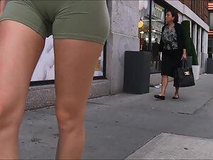 No panties under shorts is making her pussy visible Picture 6