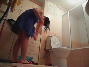 Fuckable teen girl pisses and showers Picture 5