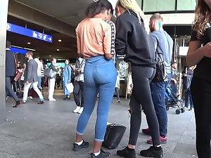 Brown girl's stunning ass in tight jeans Picture 3
