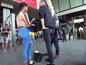 Brown girl's stunning ass in tight jeans Picture 4