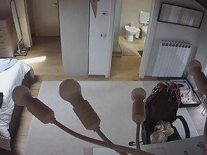Spying on incredible girl naked in her apartment Picture 3