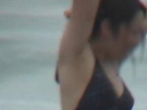 Her boob fell out of a bikini Picture 1