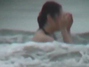 Her boob fell out of a bikini Picture 3