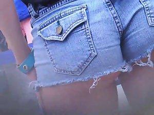 Ass shakes to the rhythm of the music Picture 8