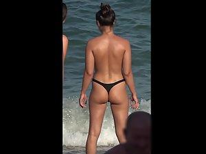 Hot woman relaxes in topless Picture 7