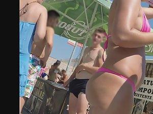 Young guy checks out hot milf's big ass Picture 1
