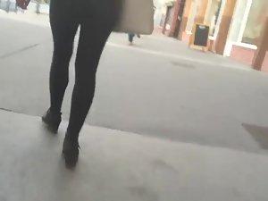 Sexy booty in skin tight pants Picture 2