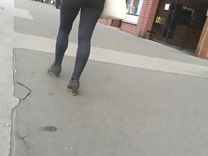 Sexy booty in skin tight pants Picture 3