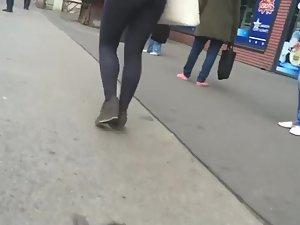 Sexy booty in skin tight pants Picture 5