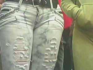 She fills her torn jeans to full capacity Picture 1