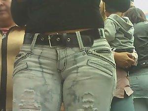 She fills her torn jeans to full capacity Picture 2