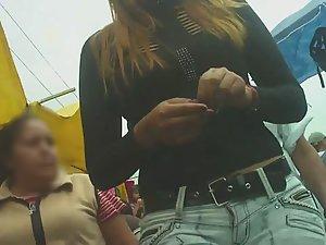 She fills her torn jeans to full capacity Picture 5