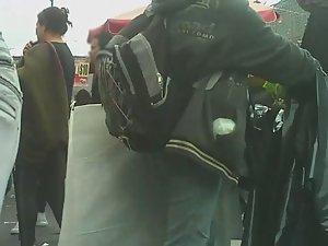 She fills her torn jeans to full capacity Picture 6