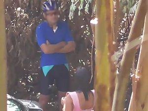 Bicyclist meets up with a prostitute Picture 7