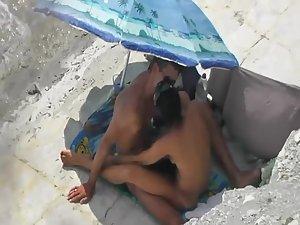 Handjob caught on a beach by a voyeur Picture 3