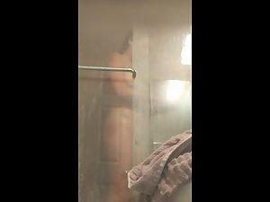 Peeping on naked sister's long shower from under the door Picture 3