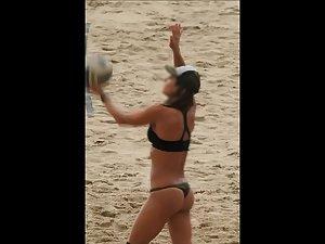 Muscular and sexy beach volleyball player Picture 3