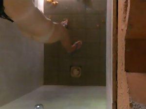 Girl notices a hidden shower camera Picture 2
